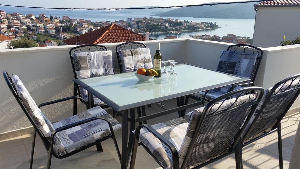 Apartments Plejic Seget Vranjica Buitenkant foto