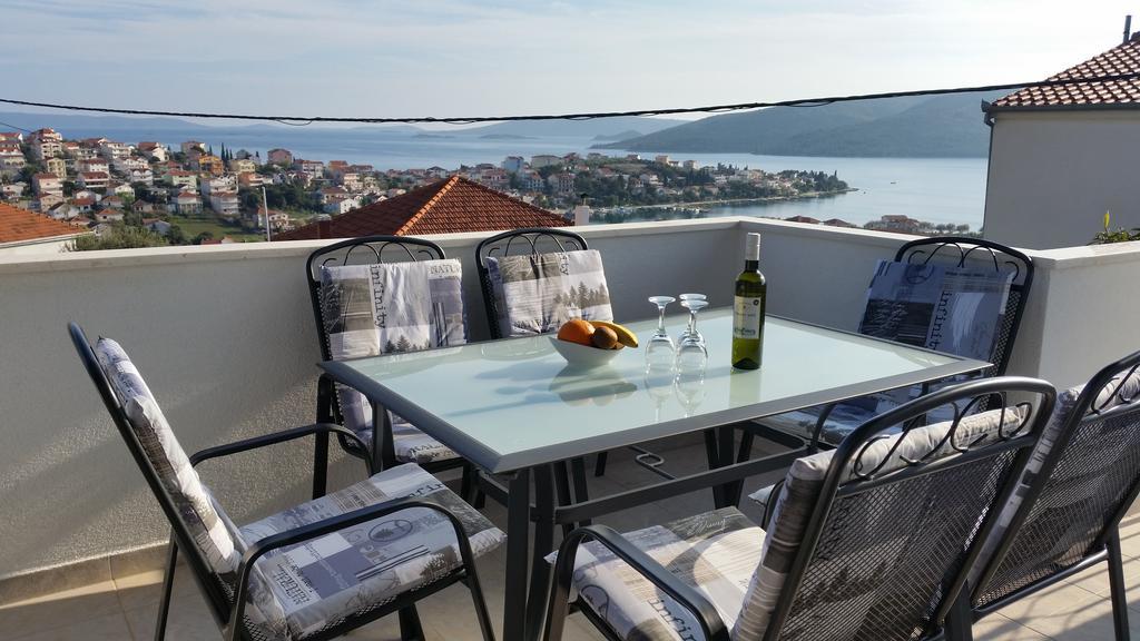 Apartments Plejic Seget Vranjica Buitenkant foto